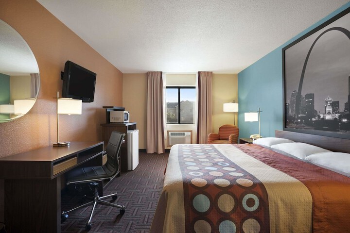 Room 12 of 12