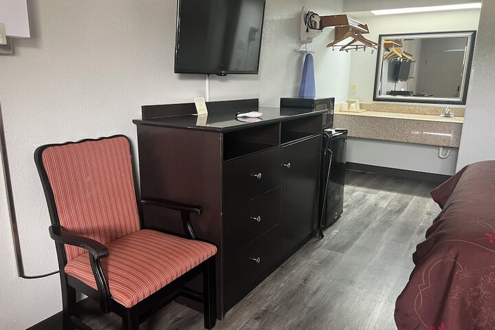 Room 20 of 28