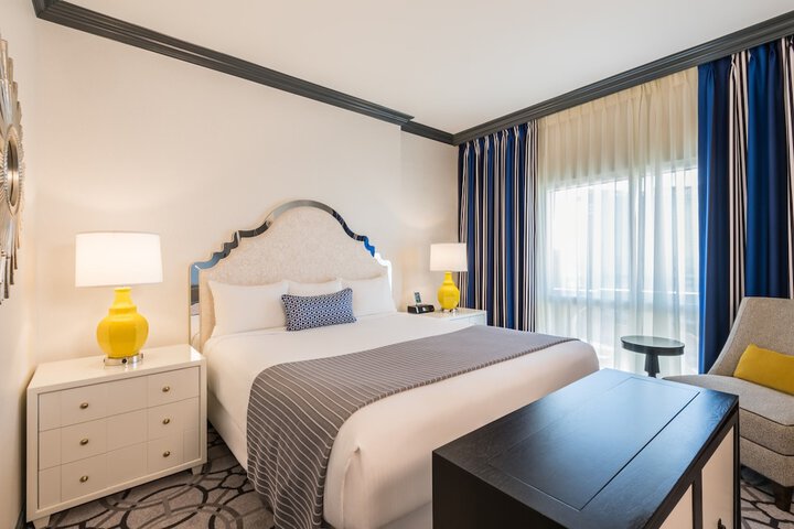 Room 40 of 126