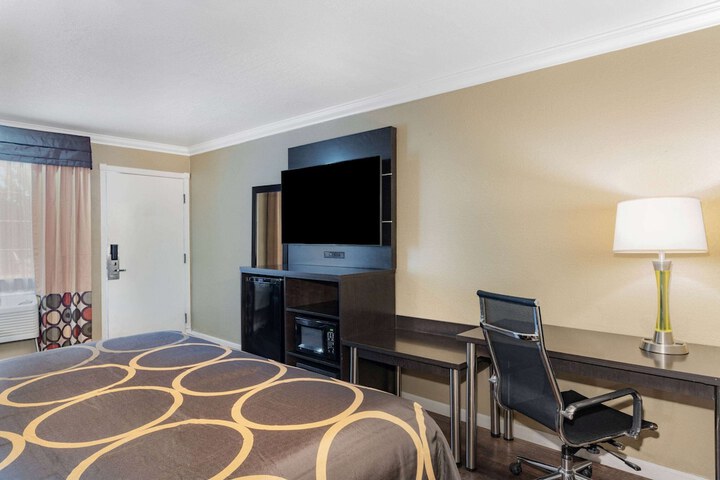 Room 14 of 34