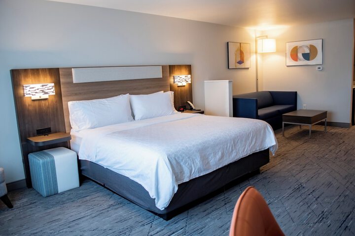 Holiday Inn Express and Suites Mason City by IHG