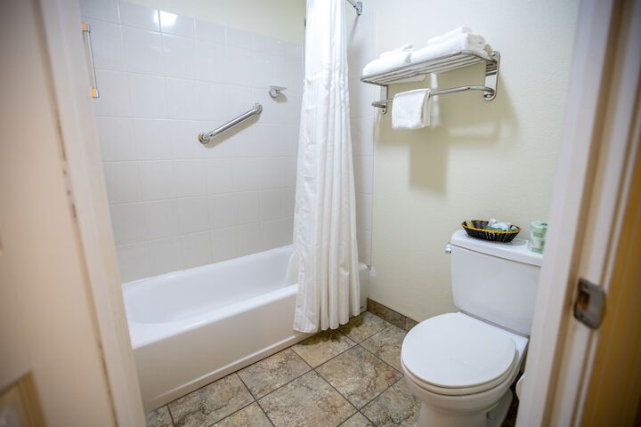 Relax Inn & Suites