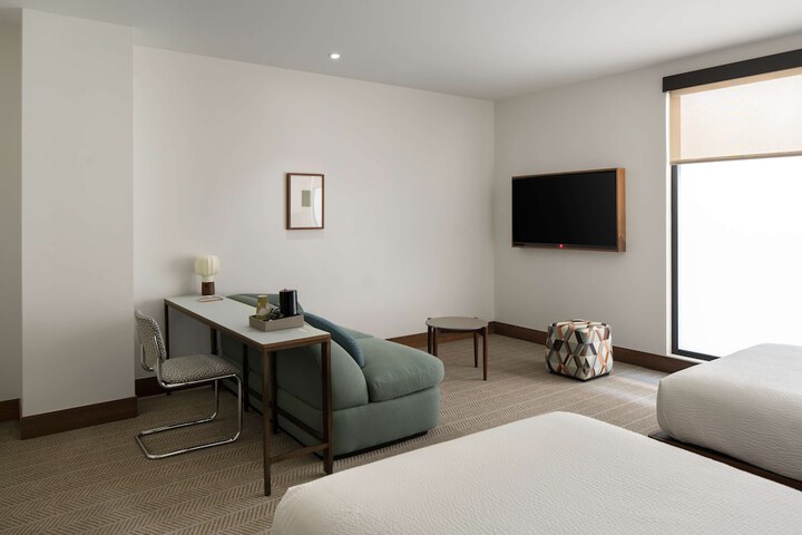 Room 32 of 91