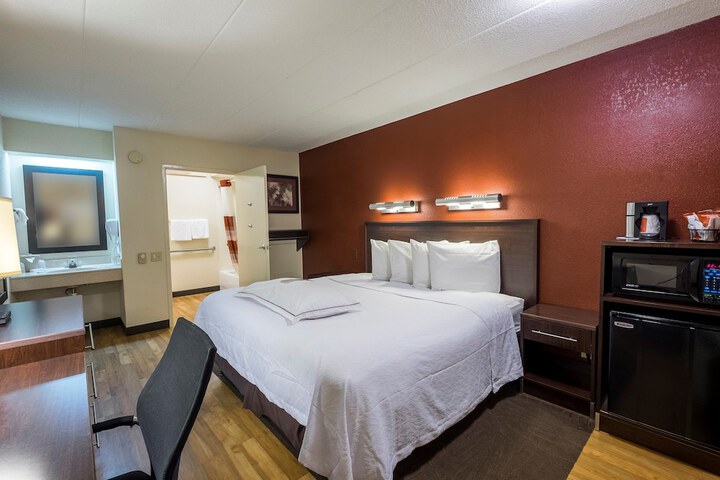 Room 10 of 28
