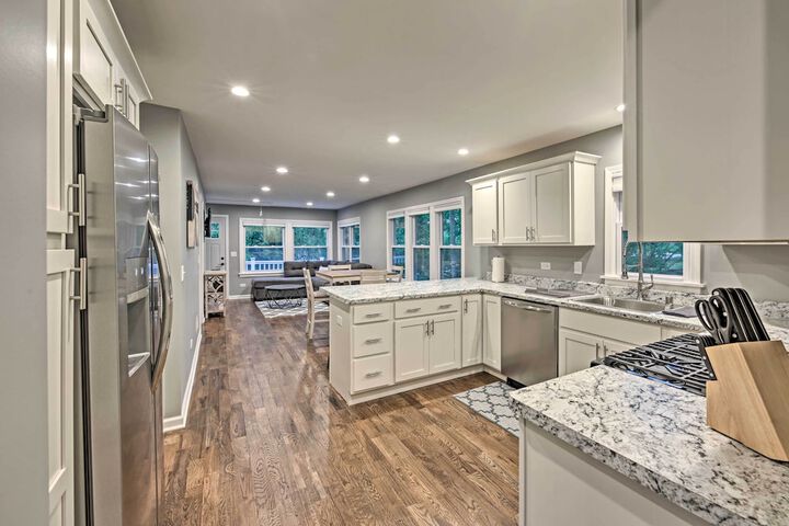 Updated Twin Lakes Cottage Walk to Lake Mary