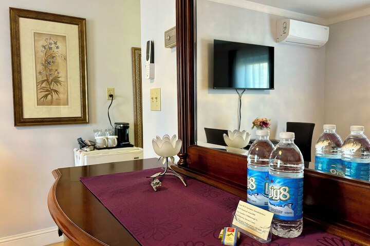 Room 34 of 93