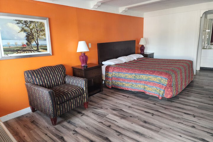 Room 6 of 17