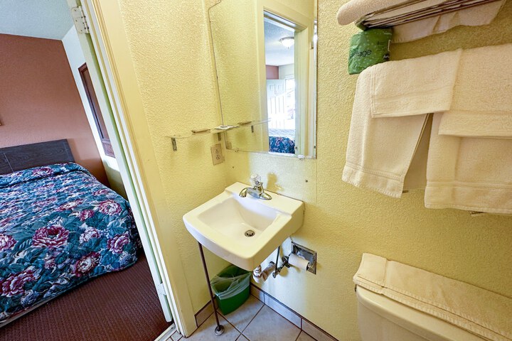 Room 13 of 23