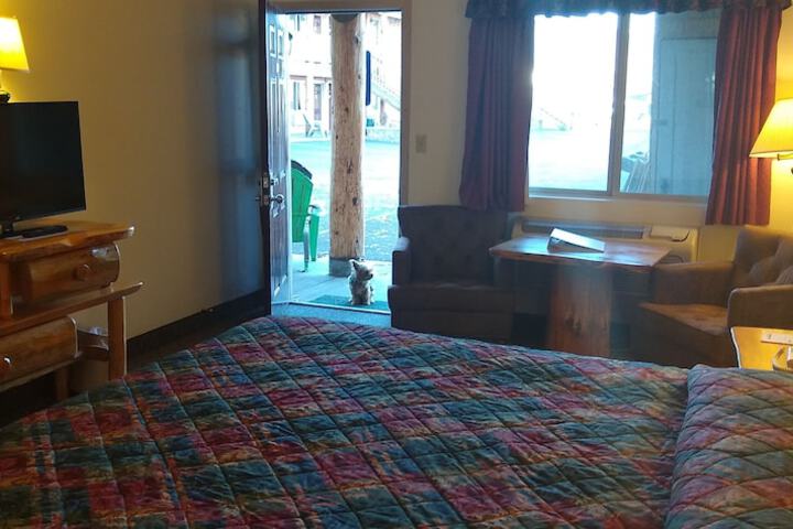 The Ponderosa Motel