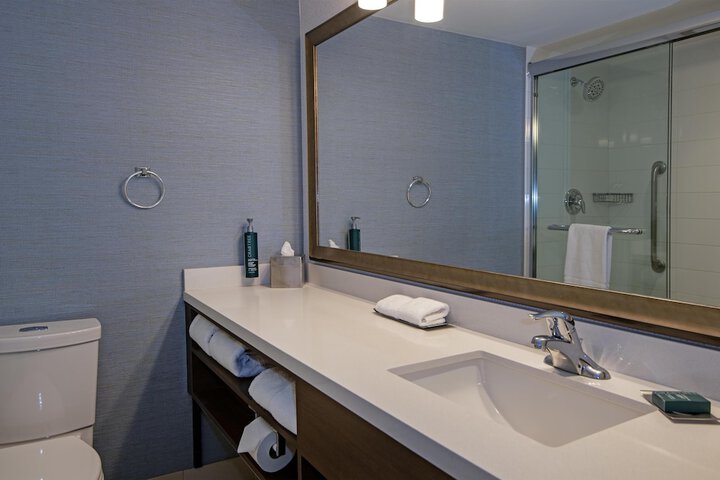 DoubleTree by Hilton Hotel West Edmonton
