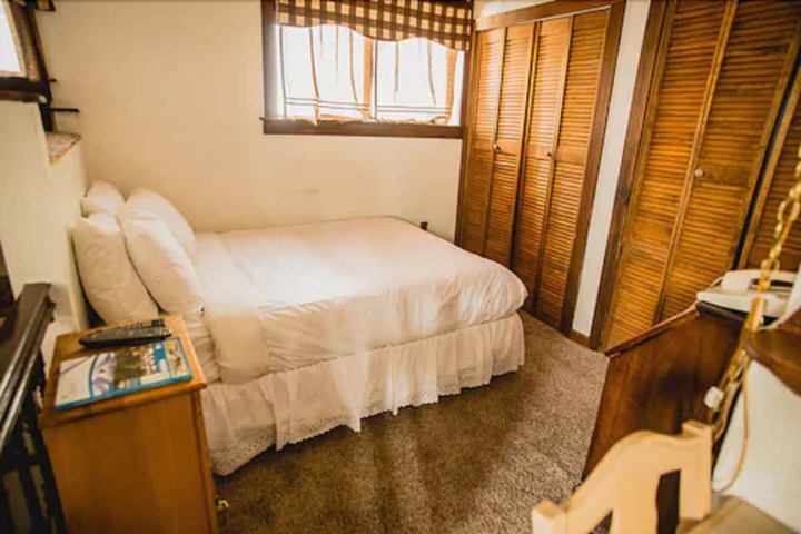 Room 33 of 92