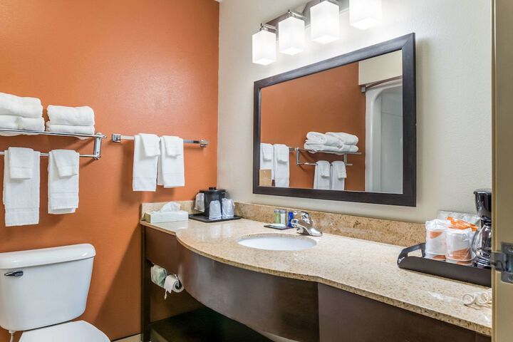 Sleep Inn & Suites North Liberty - Liberty City