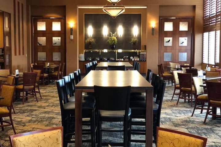 DoubleTree by Hilton Bay City - Riverfront