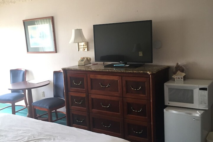 Room 143 of 199