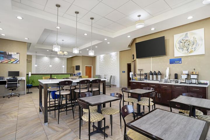Best Western Inn & Suites - Monroe