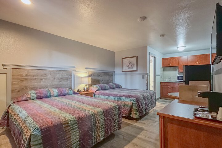 Room 4 of 9