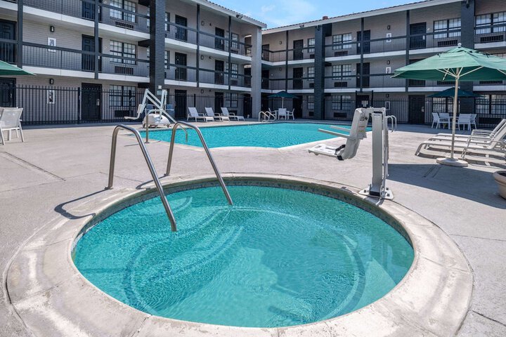 Pool 4 of 33