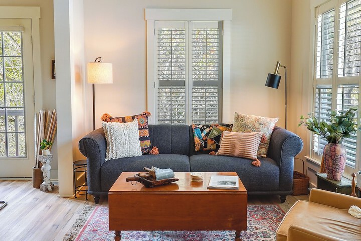 Charming Granville Home w / Porch - Walk Downtown!