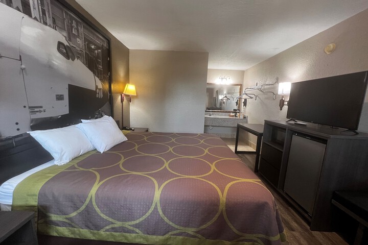 Room 9 of 35