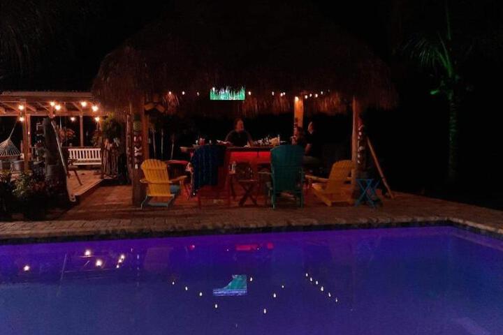 Private Tropical Paradise Guesthouse!