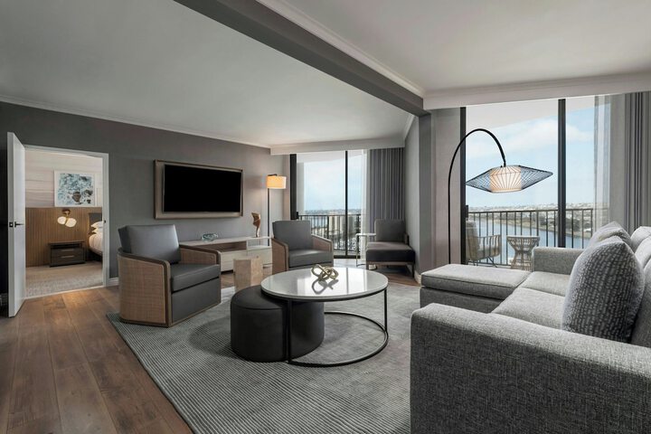 Room 36 of 215