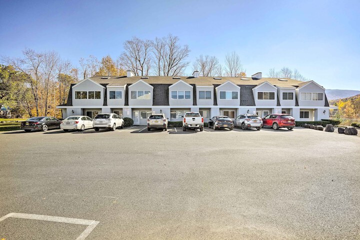 First-floor Hunter Condo 1 Mi to Slopes!