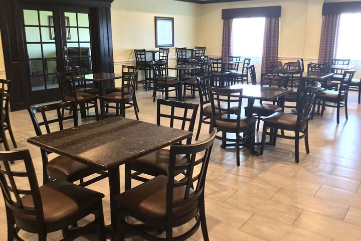 Days Inn & Suites by Wyndham Galveston West / Seawall