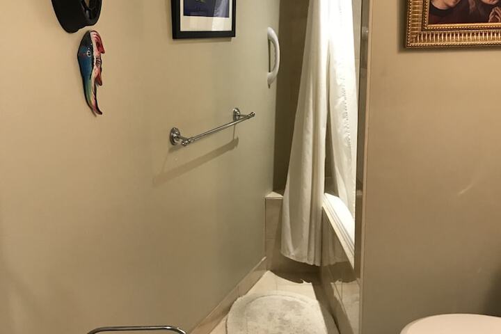 Room 4 of 36