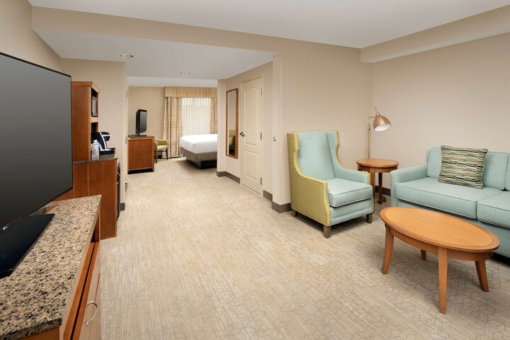 Room 13 of 33