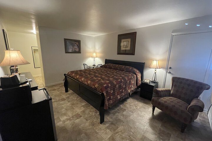Room 8 of 19