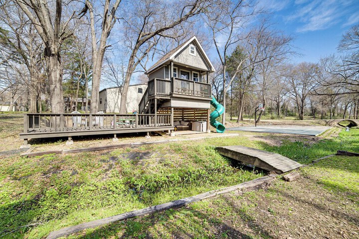 Pickleball / sport Court: Spacious Kemp Home!
