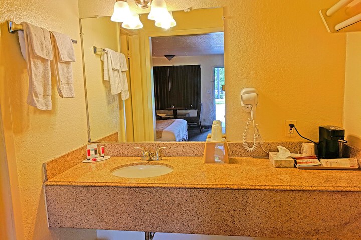 Room 33 of 36