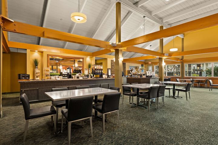 Best Western The Plaza Hotel Honolulu Airport - Free Breakfast