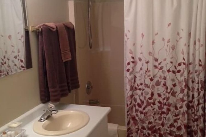 Room 7 of 12
