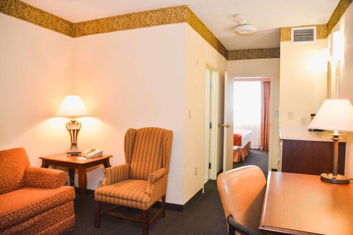 Room 13 of 16