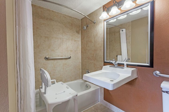 Room 6 of 19
