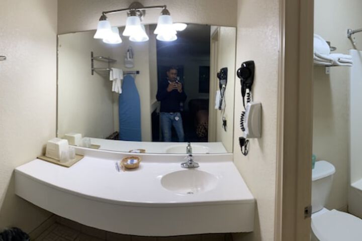 Room 17 of 39
