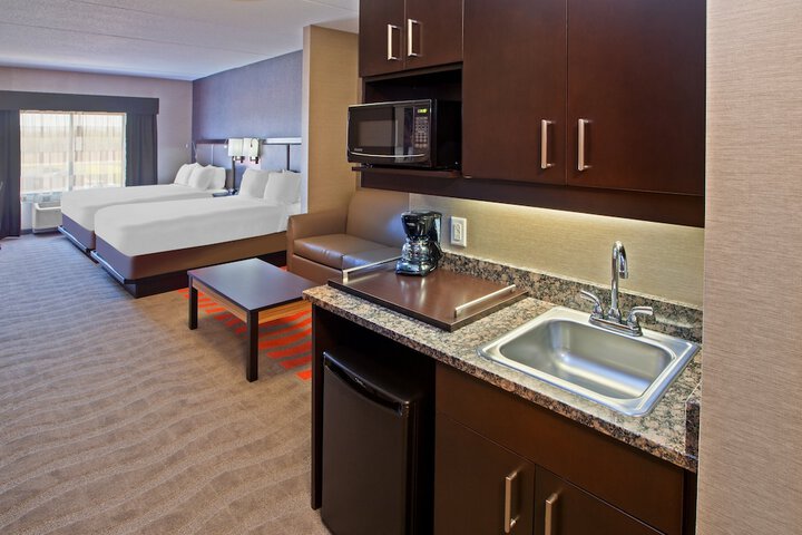 Room 6 of 25