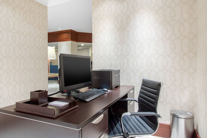 Business Center 71 of 73