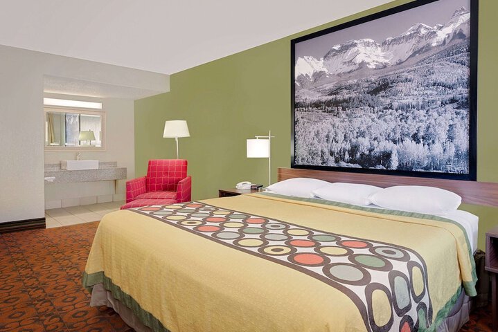Room 9 of 15