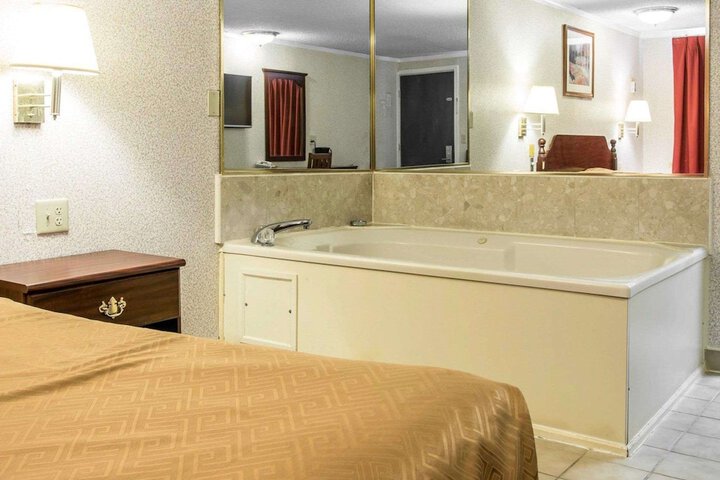Rodeway Inn Madison Heights - Detroit