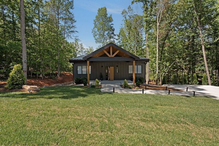 Zoka - Modern Mountain Retreat