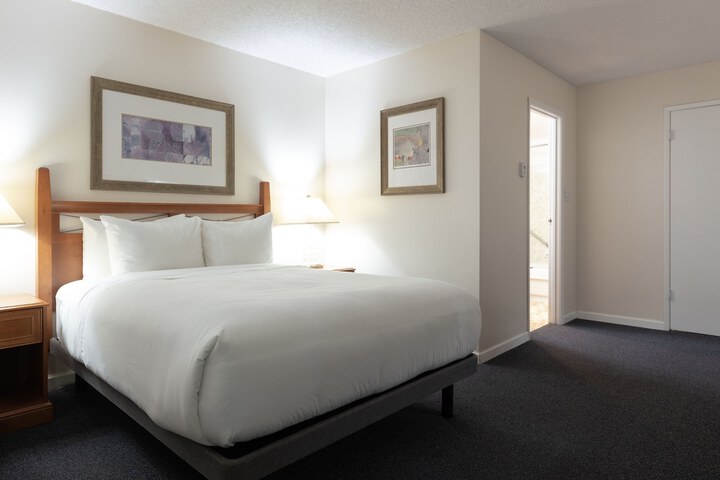 Room 32 of 82
