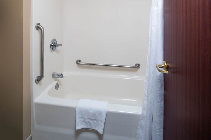 Holiday Inn Express Hotel & Suites Burlington by IHG