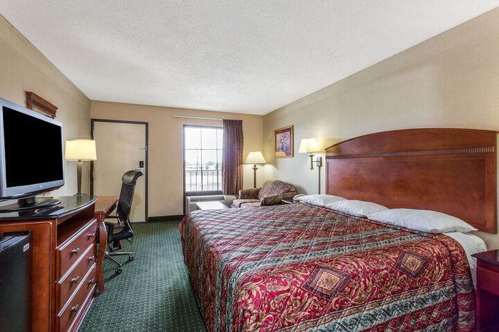 Room 6 of 13
