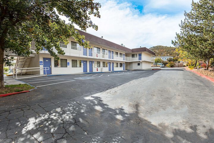 Hotel 4 of 32