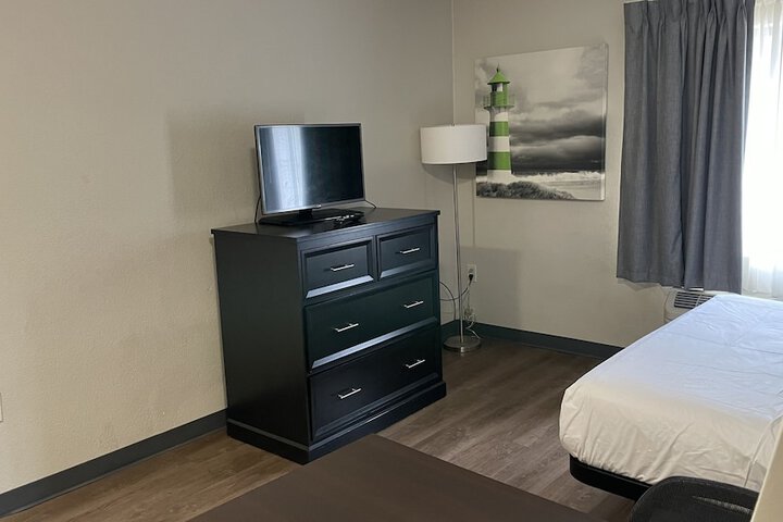 Room 10 of 18