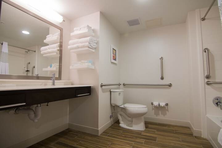 Hampton Inn & Suites Tulsa Downtown