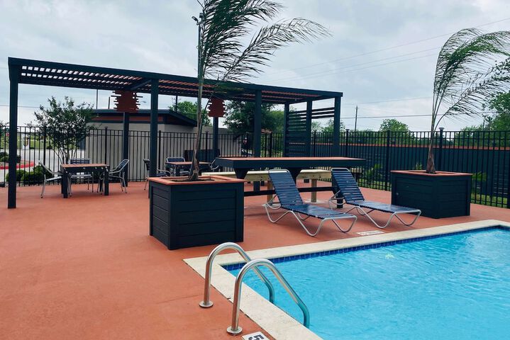 La Quinta Inn & Suites by Wyndham Victoria - South