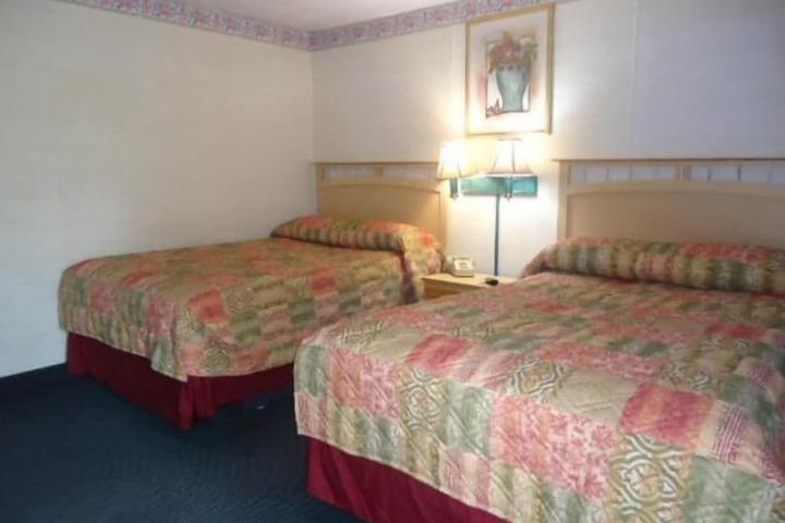 Relax Inn Elmira